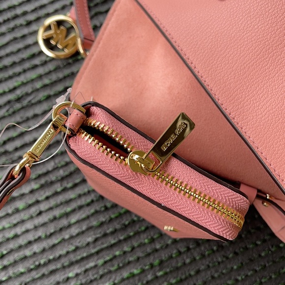 Michael Kors Large Flat MF Phone Case Leather Wallet in Sunset Rose - Picture 4 of 16